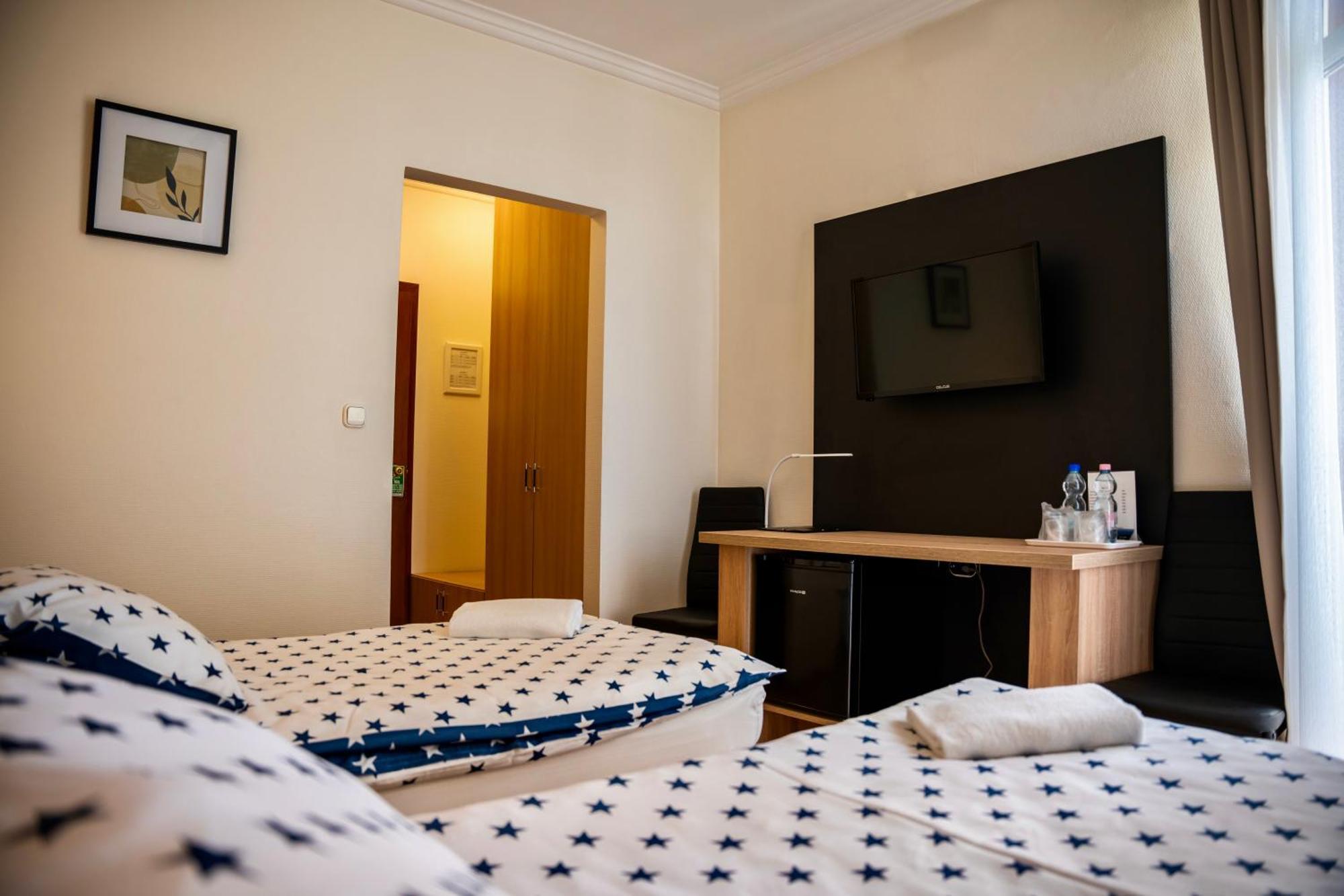 Hotel Bolero Gyor Exterior photo
